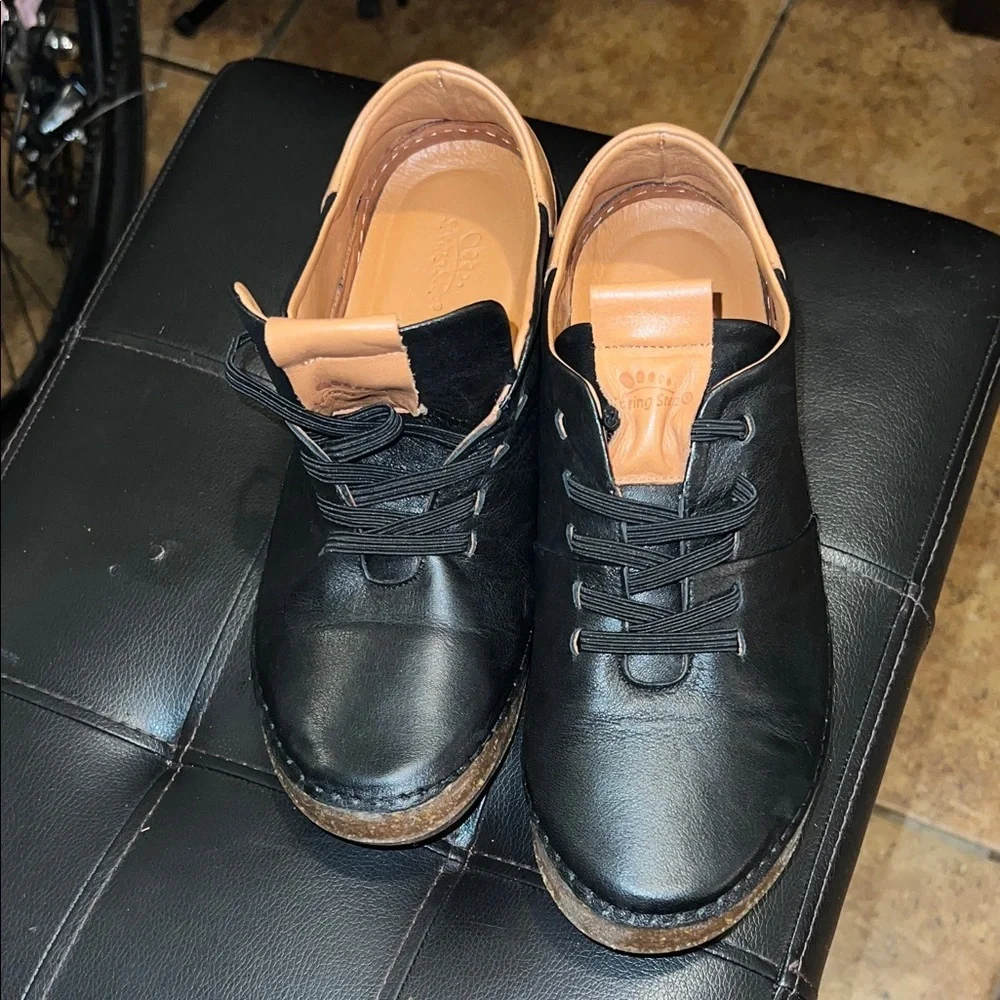 Spring Step Black Leather Men’s Chukka Boots with Tan Lining